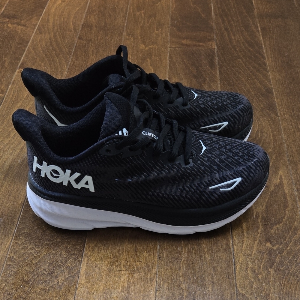 Hoka Clifton 9 Running Shoes Size 5.5